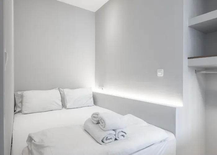 Phedra Studios, Nilie Hospitality Mgmt Апартаменты *